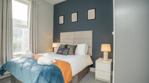 2 BDR & 1 BDR apartments at QUEENS UNI by Belfast City Breaks
